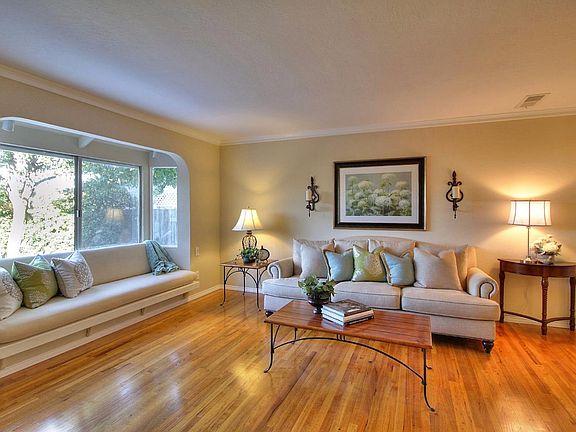 2nd image of 4415 Vanderbilt Dr