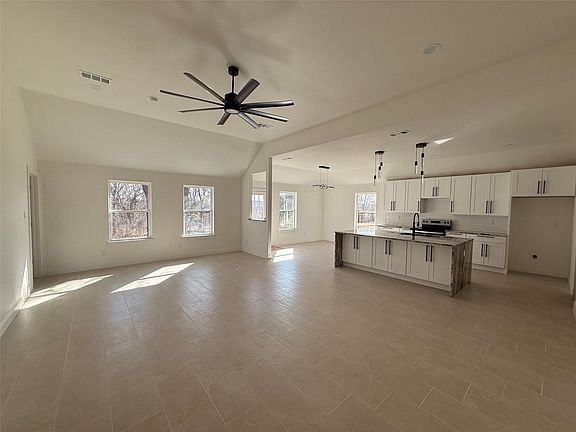 4th image of 504 Bellaire Cir