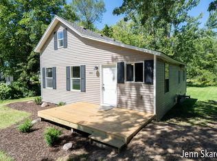 321 Rathburn St, Howard City, MI 49329