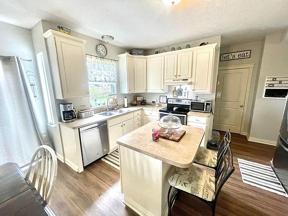 5th image of 146 Cameron Dr