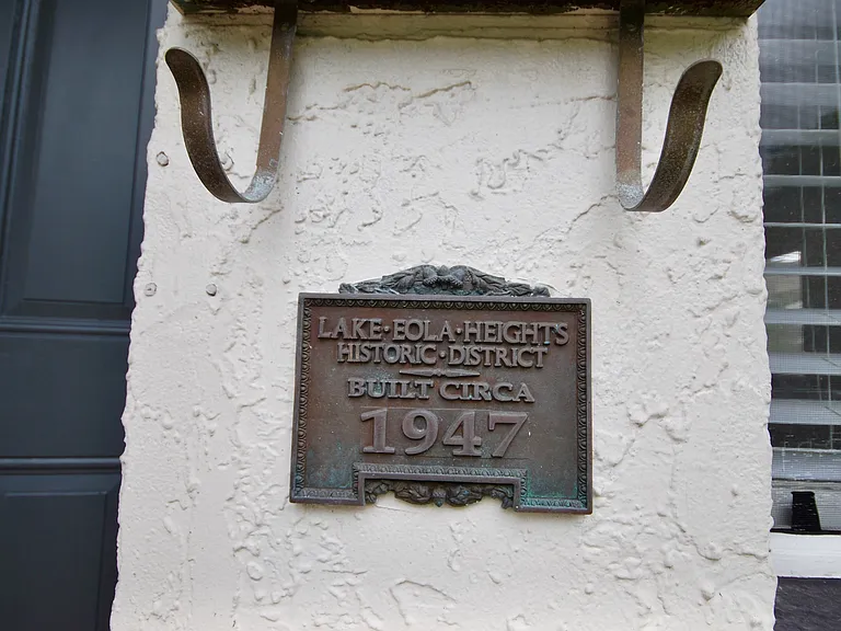 230 E Concord St — Photo 14