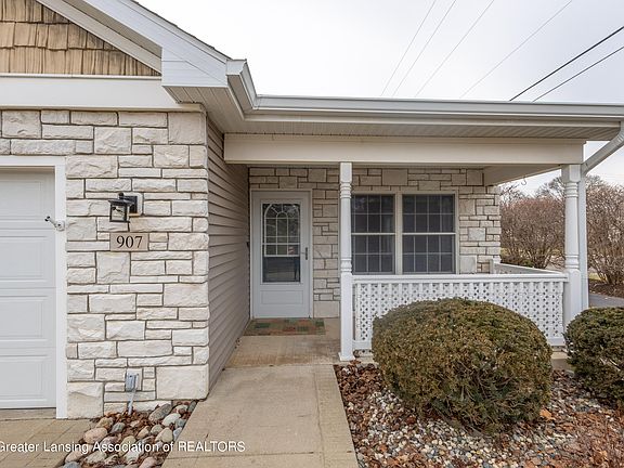 2nd image of 907 Evergreen Ln #8