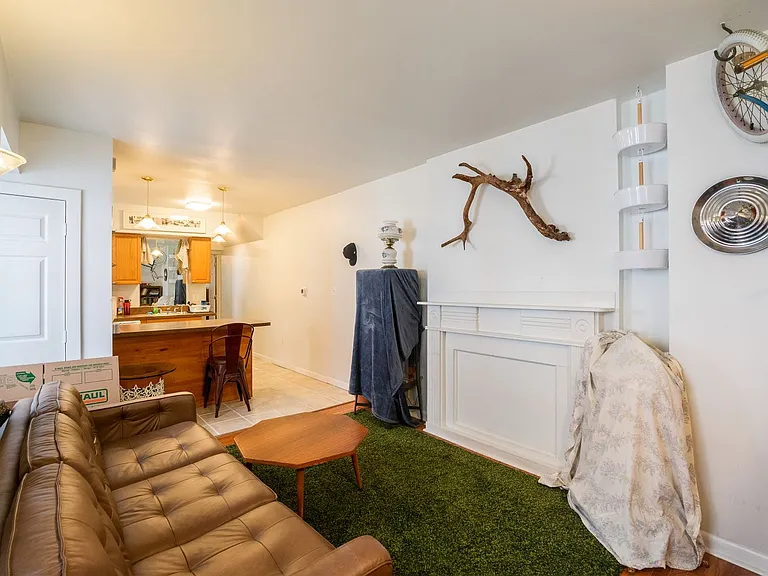 807 N Franklin Street — Photo 2