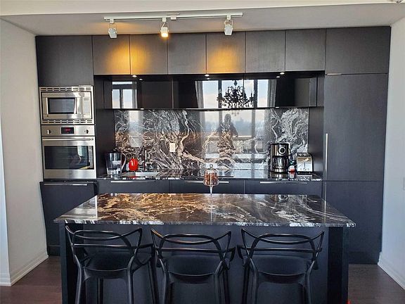 4th image of 88 Blue Jays Way Floor 36