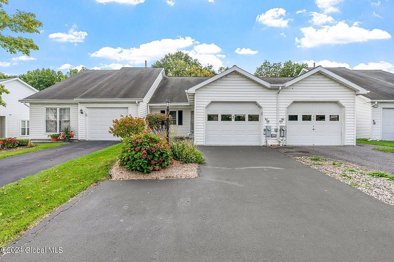 3rd image of 62 Marsdale Court
