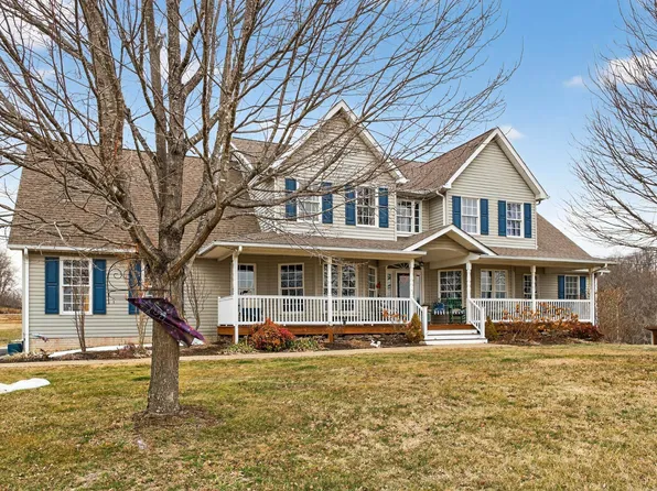 235 Howardsville Rd, Staunton, VA 24401