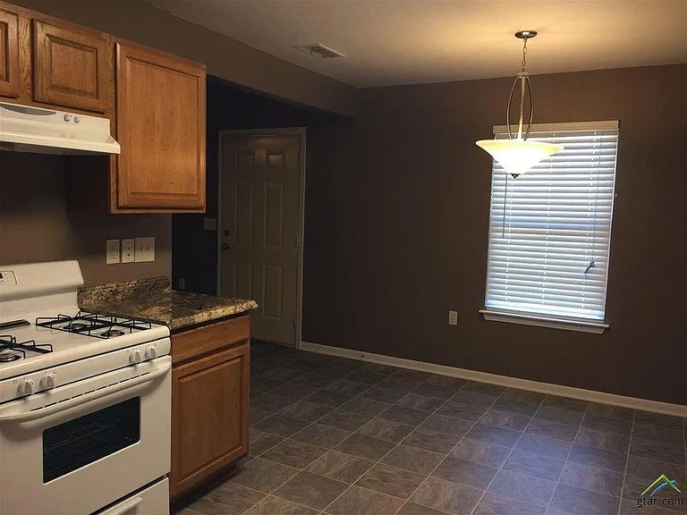 1432 Southridge Kitchen 2