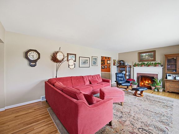 3rd image of 1030 Maywick Dr