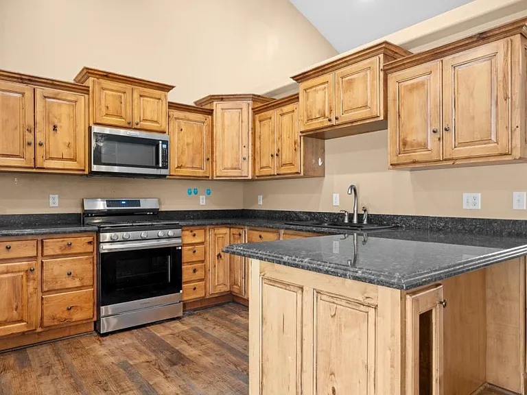2612 Eastview Dr — Photo 7