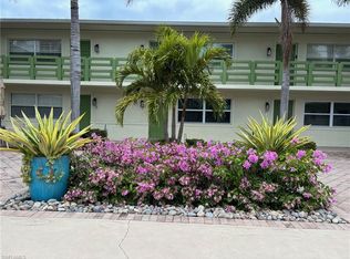 975 9th Ave S APT 18, Naples, FL 34102