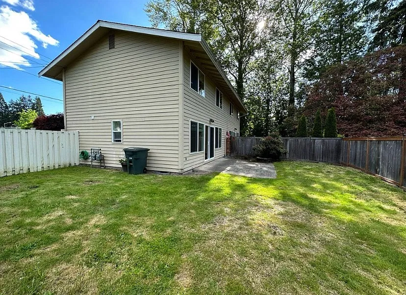 3 bed, 1.5 bath, 1200 sqft, $3,950 — Photo 2