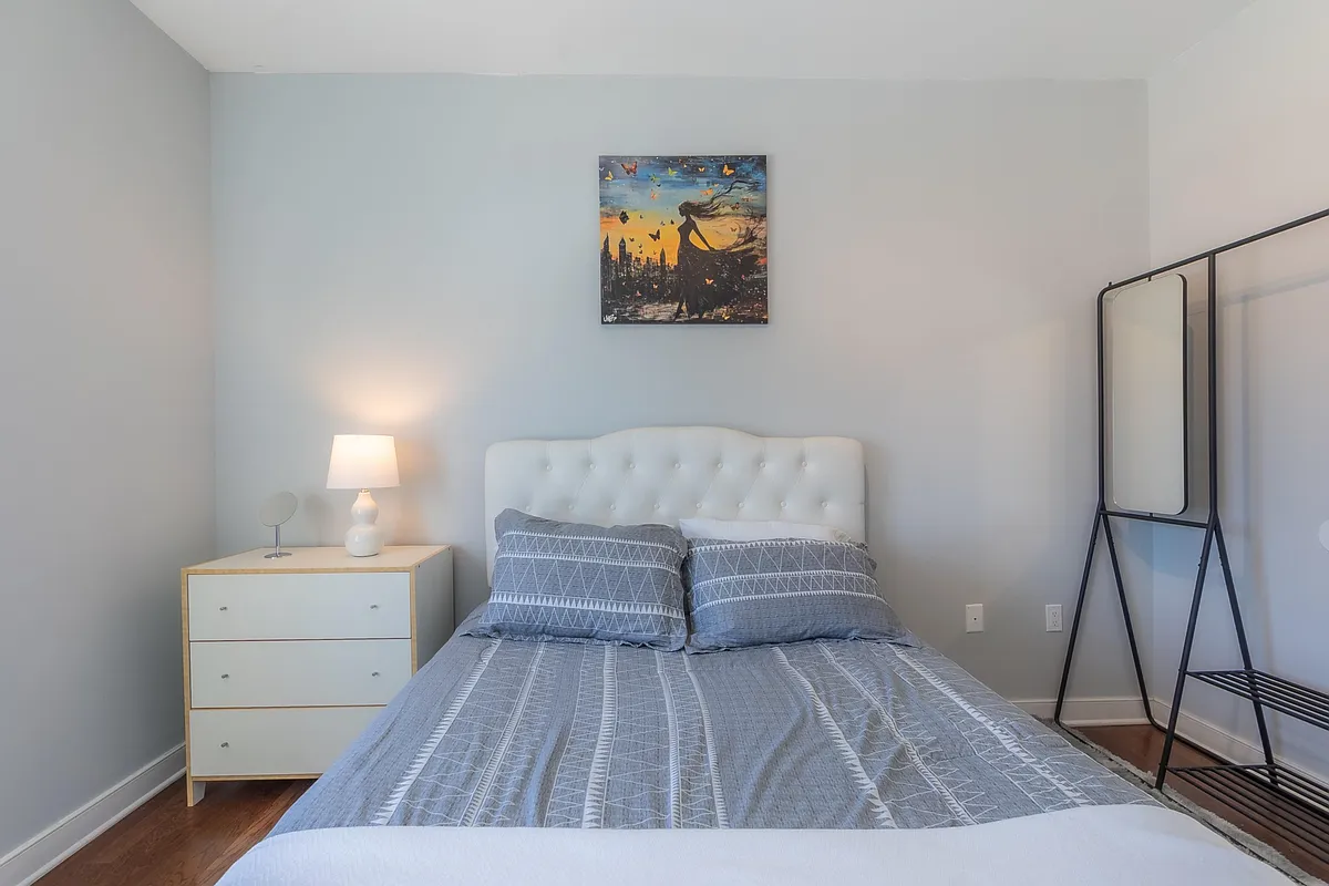 Furnished bedroom with a queen bed - Culver Ave