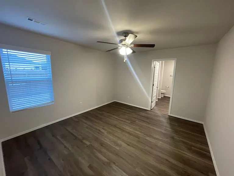 1731 Loveland St — Photo 9