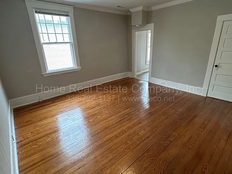 1428 Glade St — Photo 2