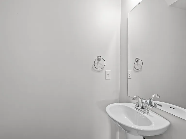 596 Count Fleet Ct — Photo 5