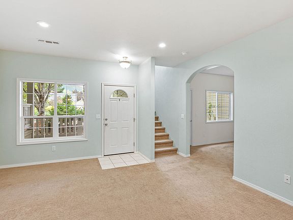 4th image of 906 Mary Jane Ave