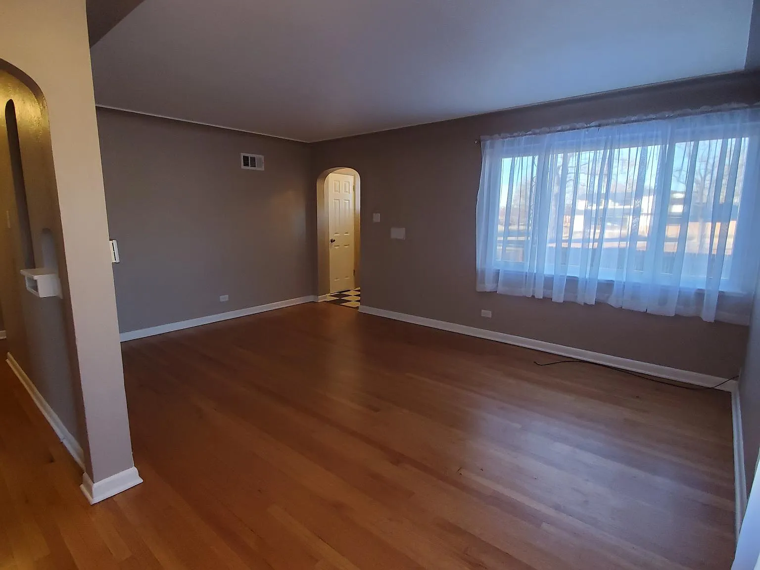 4 bed, 1710 sqft, $3,200 — Photo 3