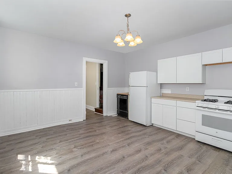 517 N Pitt St — Photo 7