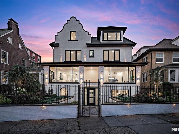 2nd image of 829 Boulevard