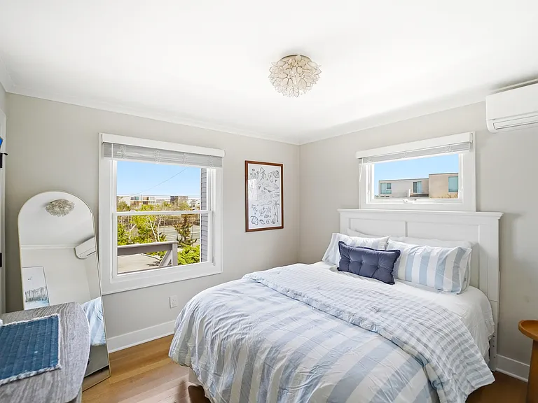 355 Dune Rd — Photo 11