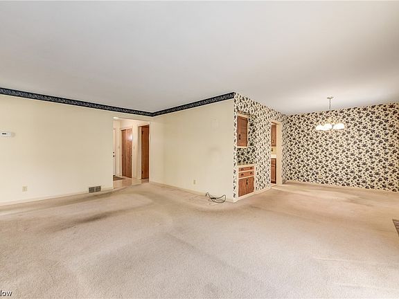 4th image of 1221 Orchard Park Dr