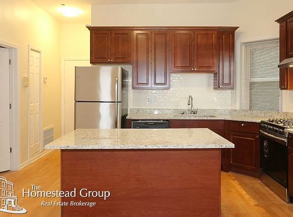 3rd image of 1473 W Erie St #1RZ