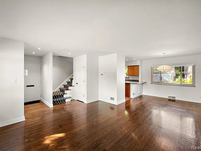 975 N Old Woodward Ave — Photo 9