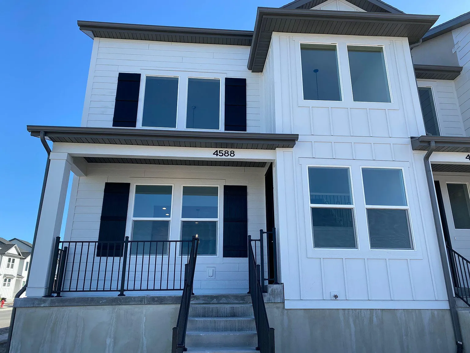 3 bed, 2.5 bath, 2288 sqft, $2,600 — Photo 1
