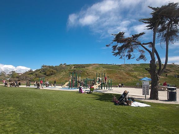 Moonlight Beach Park