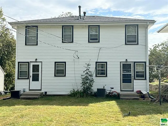 3215 Nebraska St — Photo 2