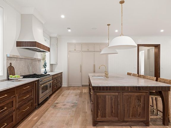 5th image of 747 Winthrop St