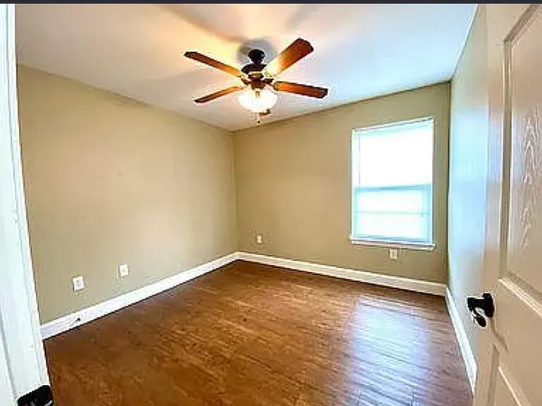 1100 Berry Rd — Photo 14