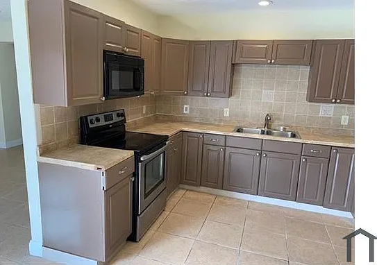 2701 NW 21st St — Photo 23