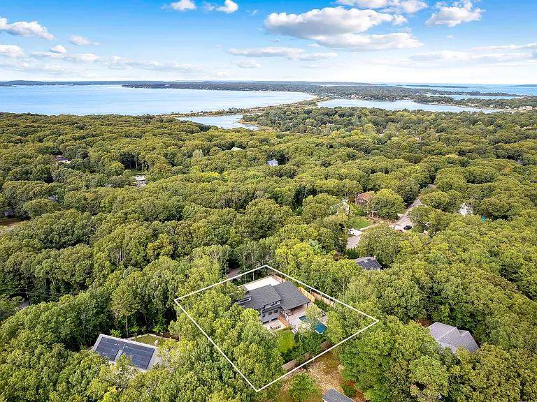 32 Island View Dr W — Photo 37