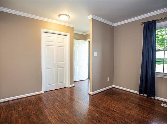 3rd image of 1640 Woodridge Cir