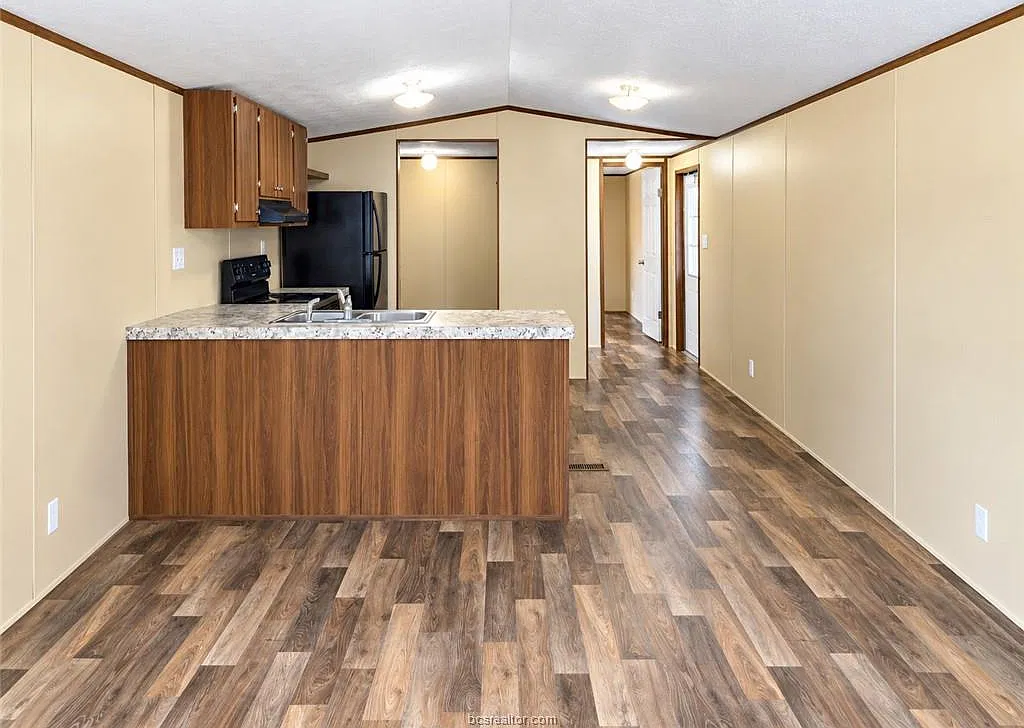 3 bed, 1064 sqft, $1,200 — Photo 2