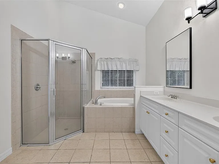 914 SW 83rd Ter — Photo 31