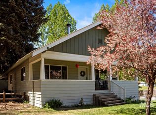 202 S School St, Cascade, ID 83611