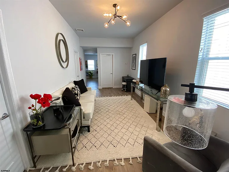 9313 Ventnor Ave — Photo 9