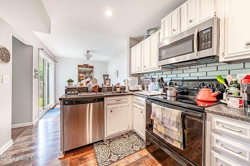 3rd image of 57 Meadowlark Drive