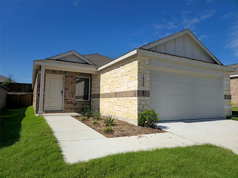 1608 Baron Ln — Photo 2