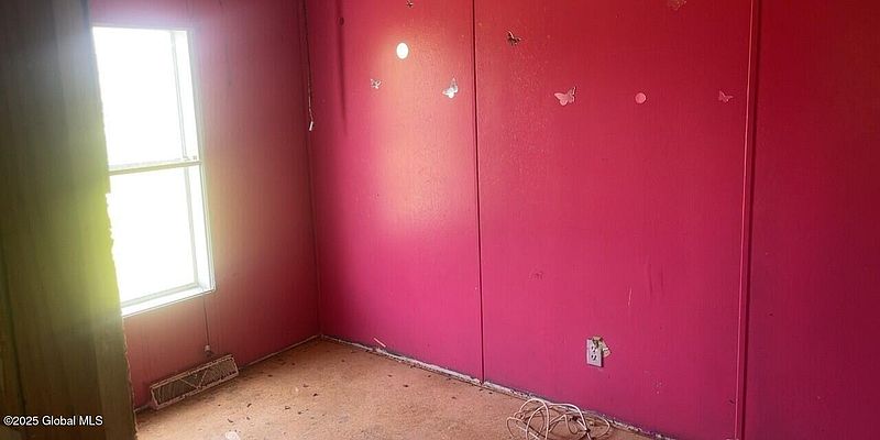 3rd image of 714 W Valley Road