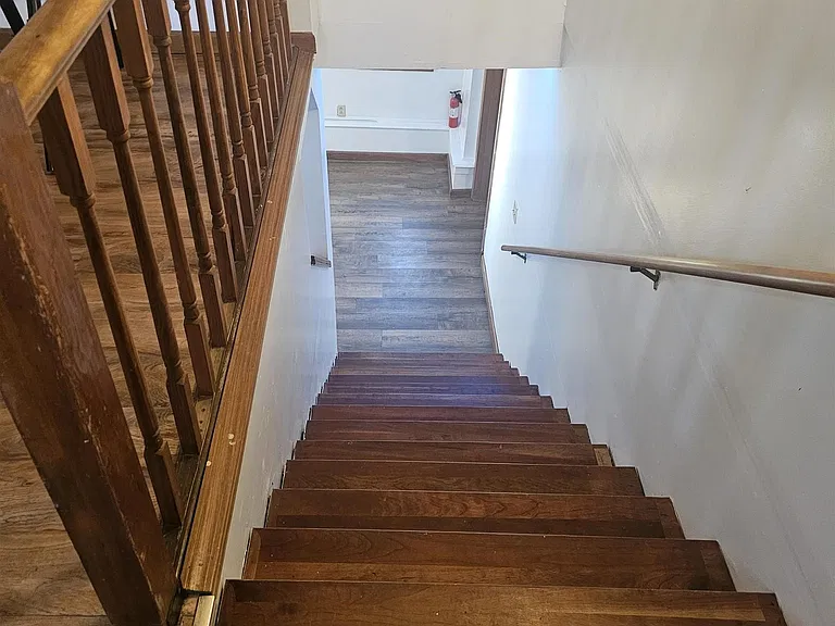 4035 N Hinkle Rd — Photo 9
