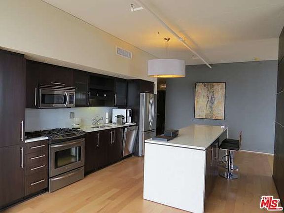 5th image of 1100 S Hope St APT 1402
