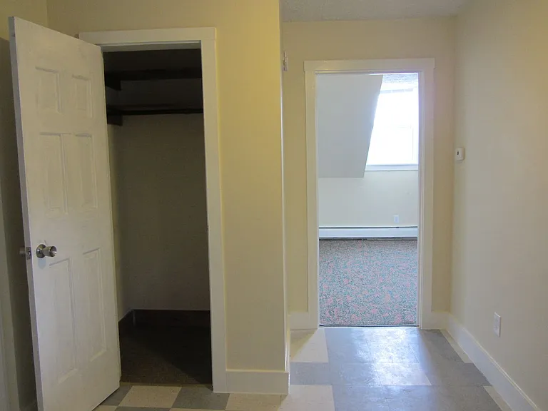 406 Main St — Photo 5