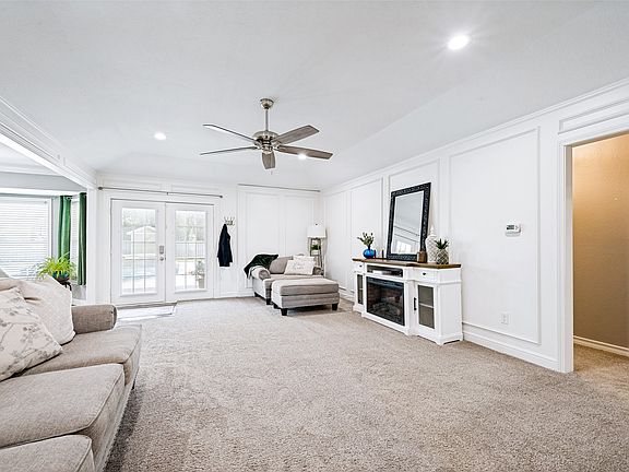5th image of 112 Towering Oaks Ct