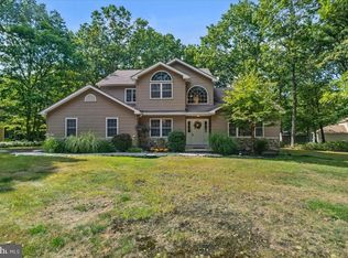 604 Bombur Ln, Tamiment, PA 18371