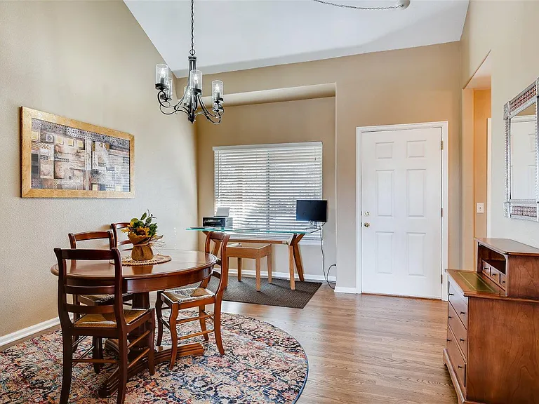 2489 Cove Creek Ct — Photo 4