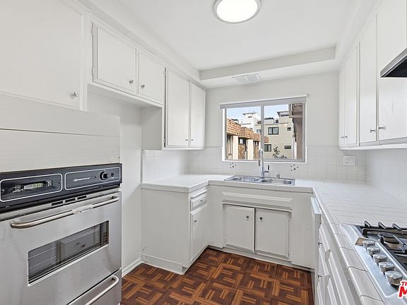5th image of 2332 S Beverly Glen Blvd APT 5