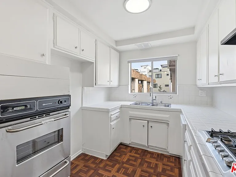2332 S Beverly Glen Blvd #5 — Photo 5
